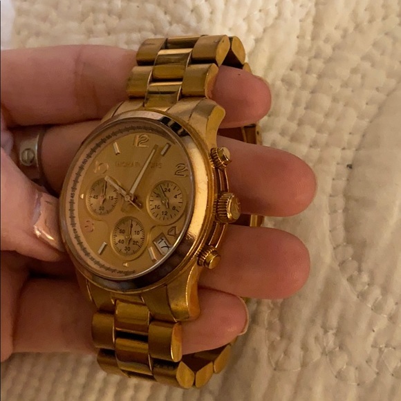 Michael Kors rose gold watch - Picture 2 of 3